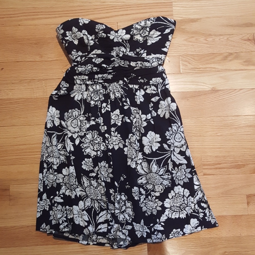 stapless floral print dress